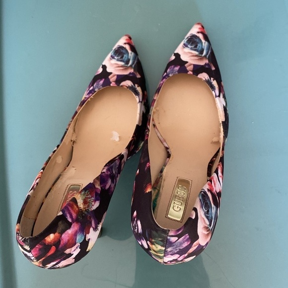 Guess Shoes - Picture 3 of 5